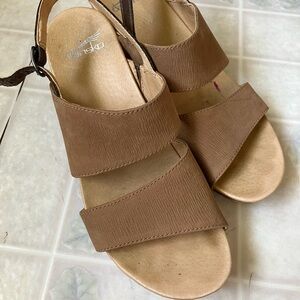Dansko Strappy Tan Two tone Leather Sandals wooden Wedge Heel size 39